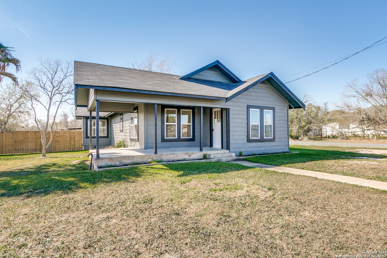 Photo of 609 Railroad St in Poth, TX