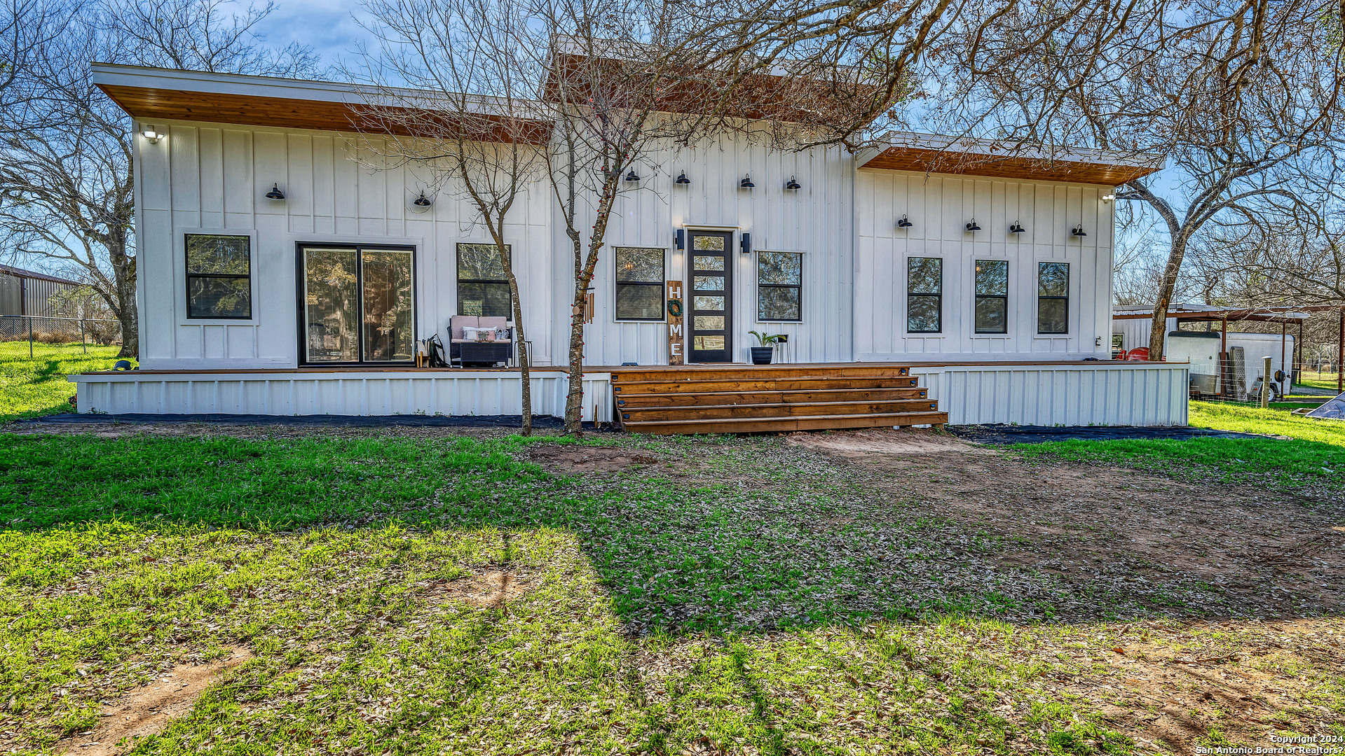 Photo of 156 County Rd 226 in Falls City, TX