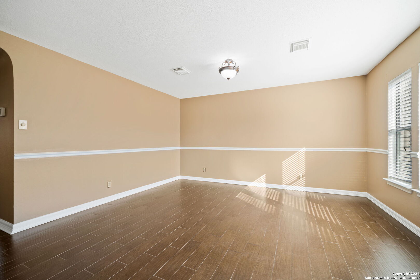 8231 CHESTNUT MANOR DR   Converse TX 78109-3259