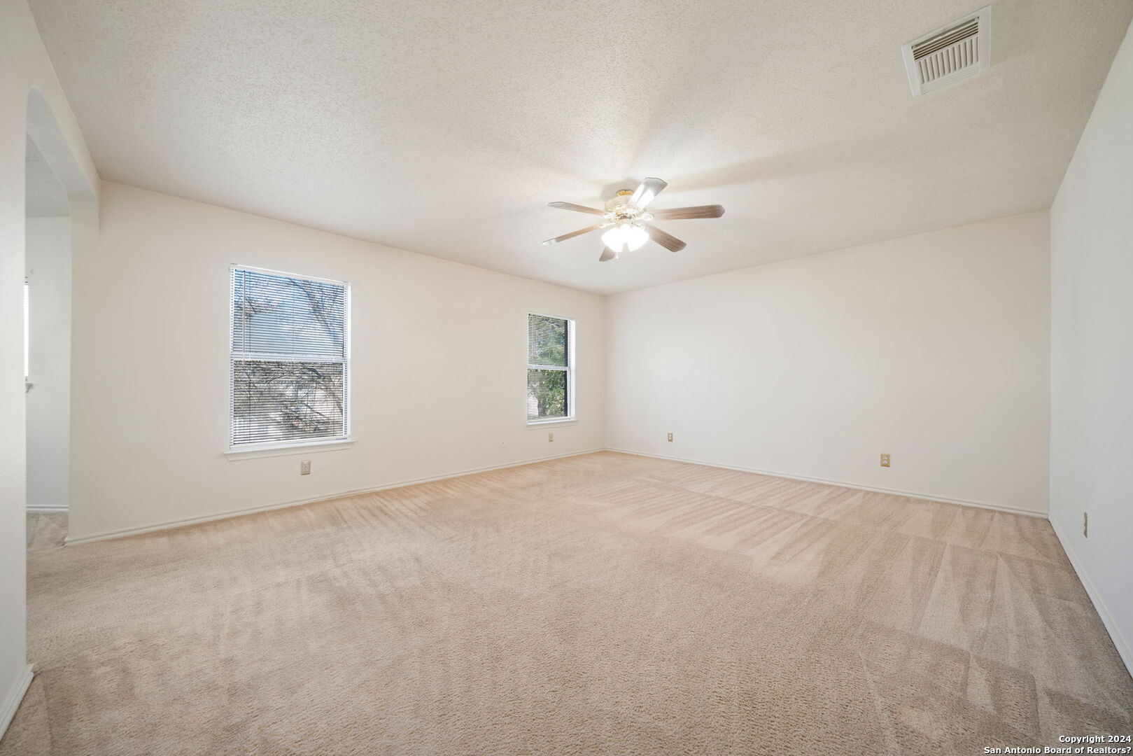 8231 CHESTNUT MANOR DR   Converse TX 78109-3259