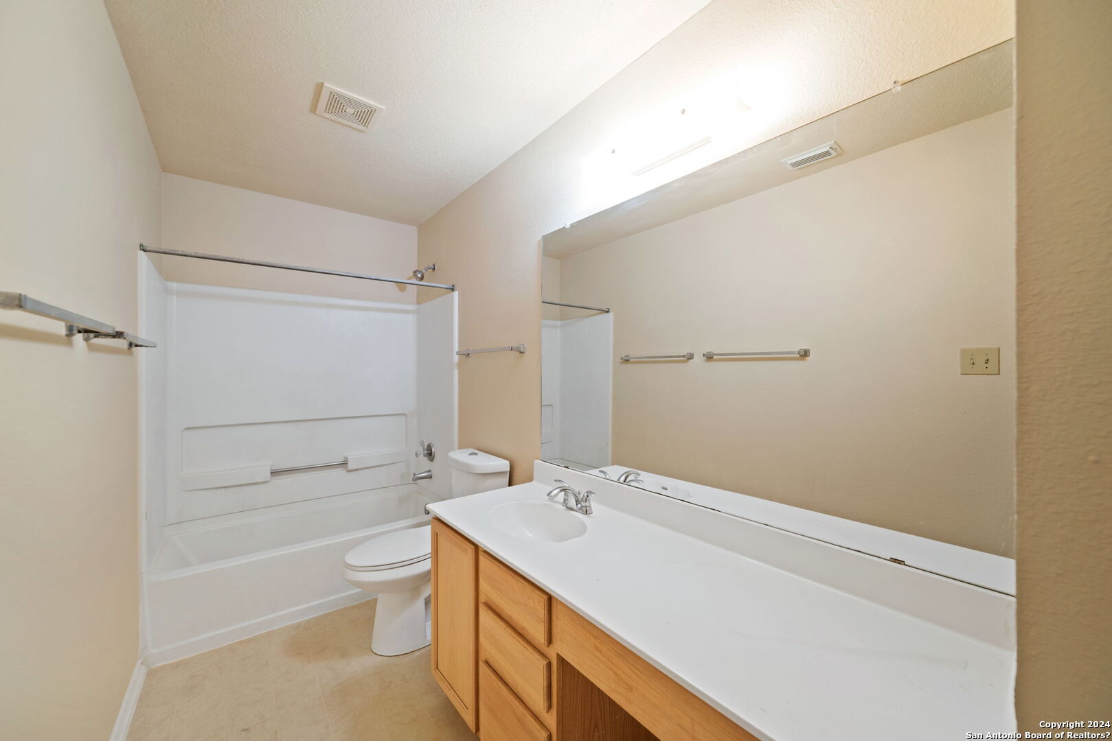 8231 CHESTNUT MANOR DR   Converse TX 78109-3259