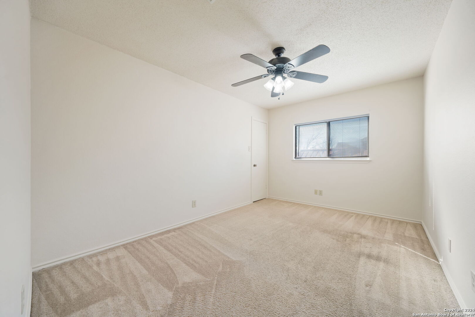 8231 CHESTNUT MANOR DR   Converse TX 78109-3259