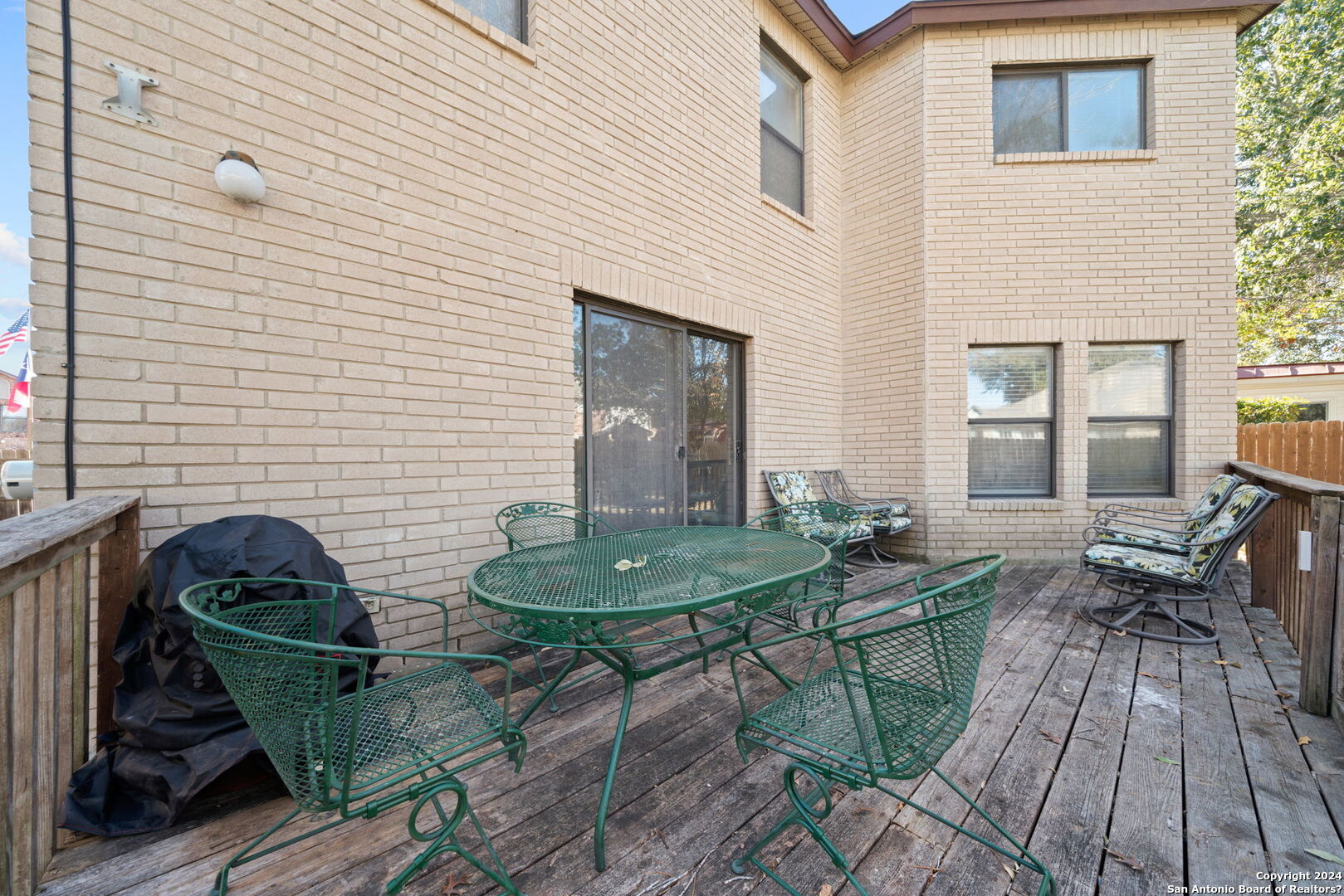8231 CHESTNUT MANOR DR   Converse TX 78109-3259
