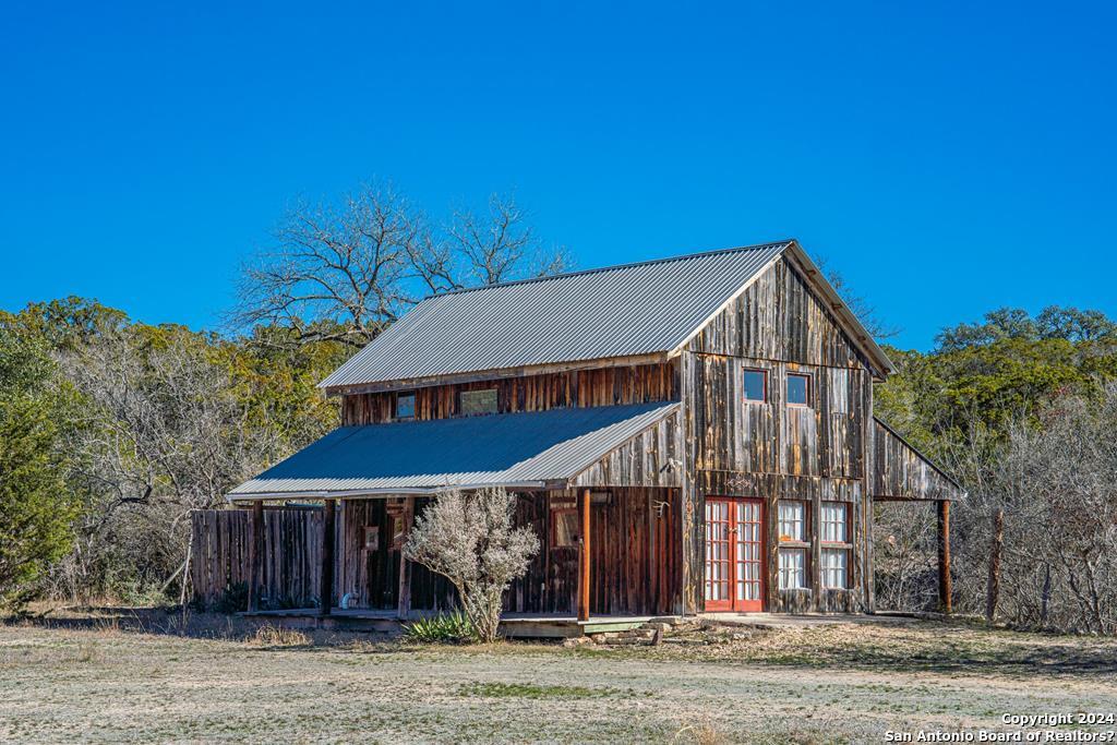Photo of 1400 Elm Pass Rd in Center Point, TX
