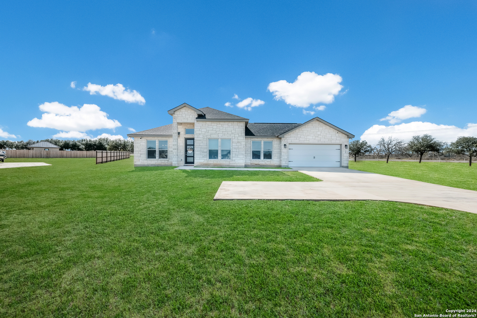 Photo of 100 Medium Meadow Dr in Lytle, TX