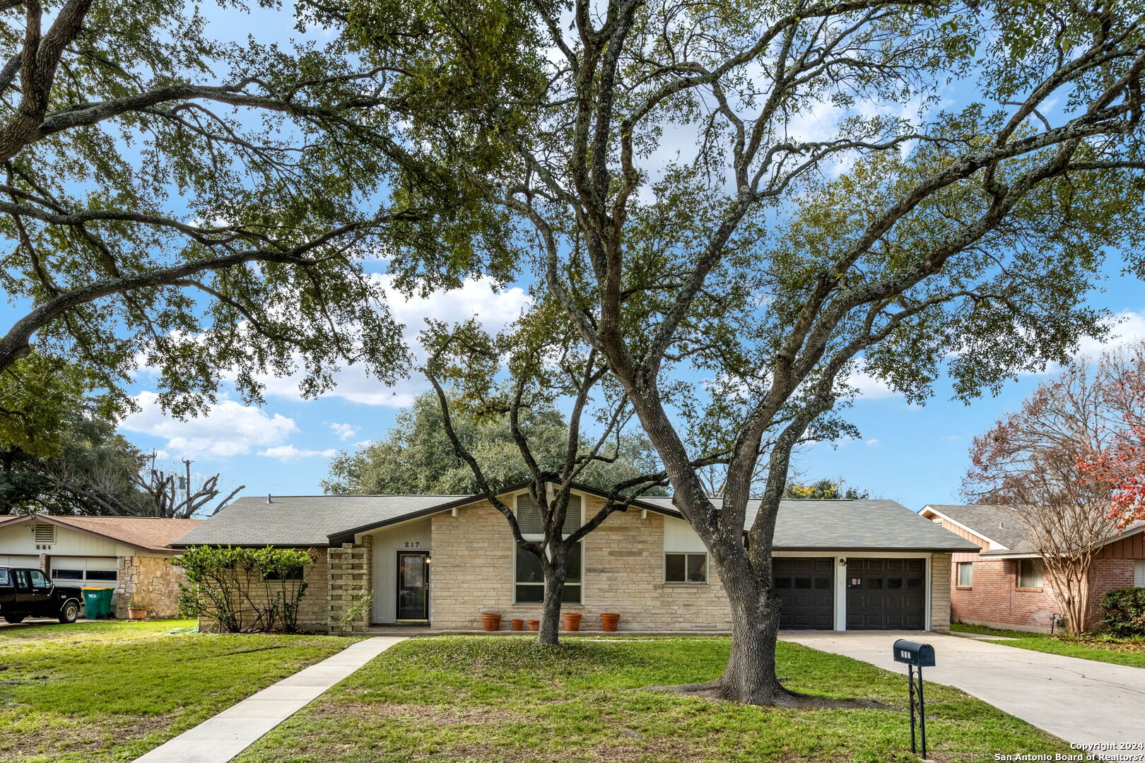 Photo of 217 Oaklane Dr in Universal City, TX