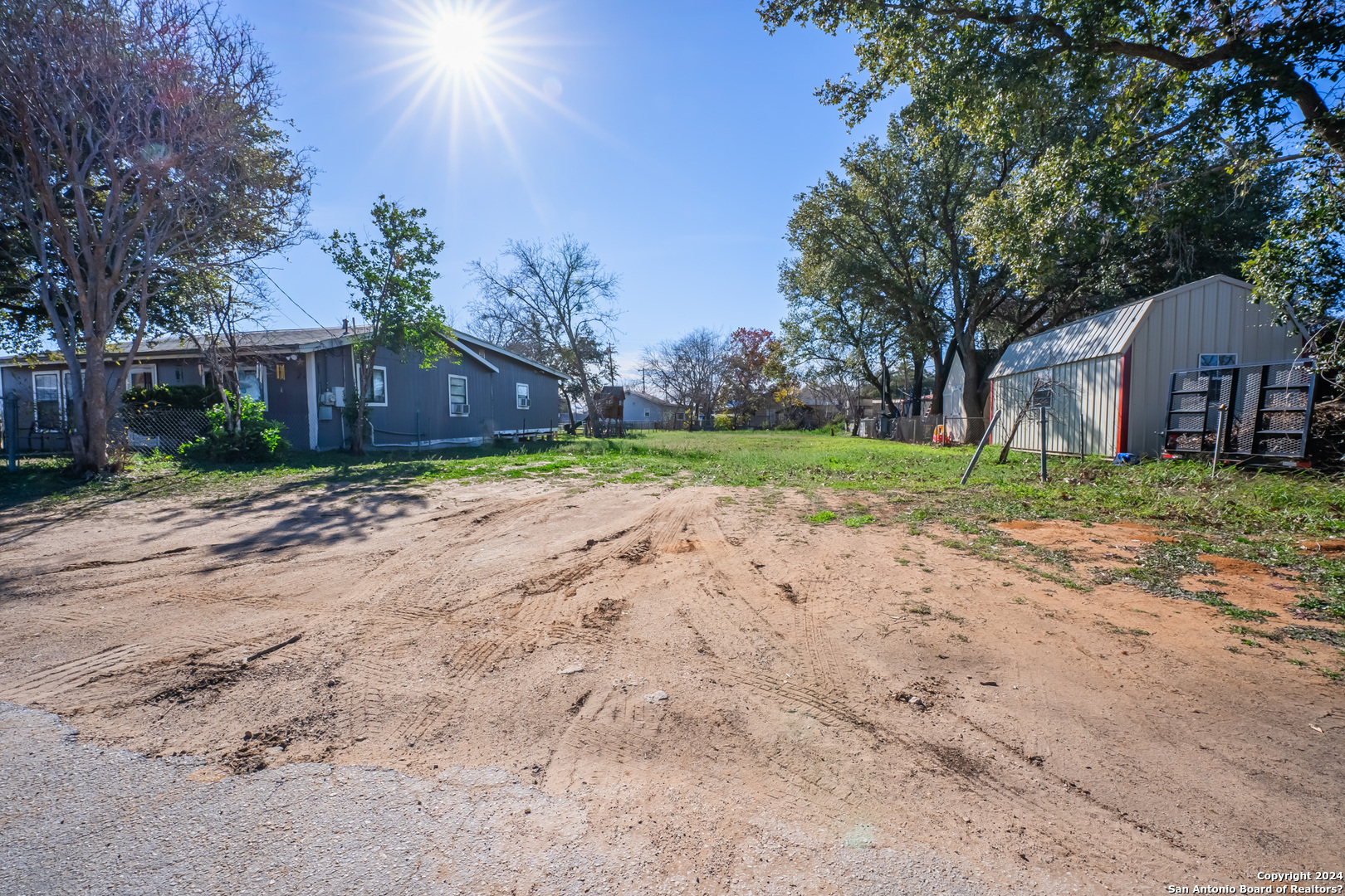 Photo of 7988 5th St in Somerset, TX