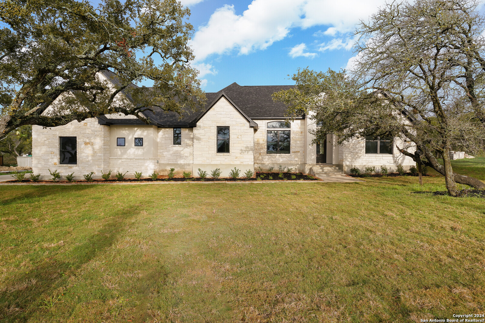 Photo of 399 Bauer Ln in Castroville, TX