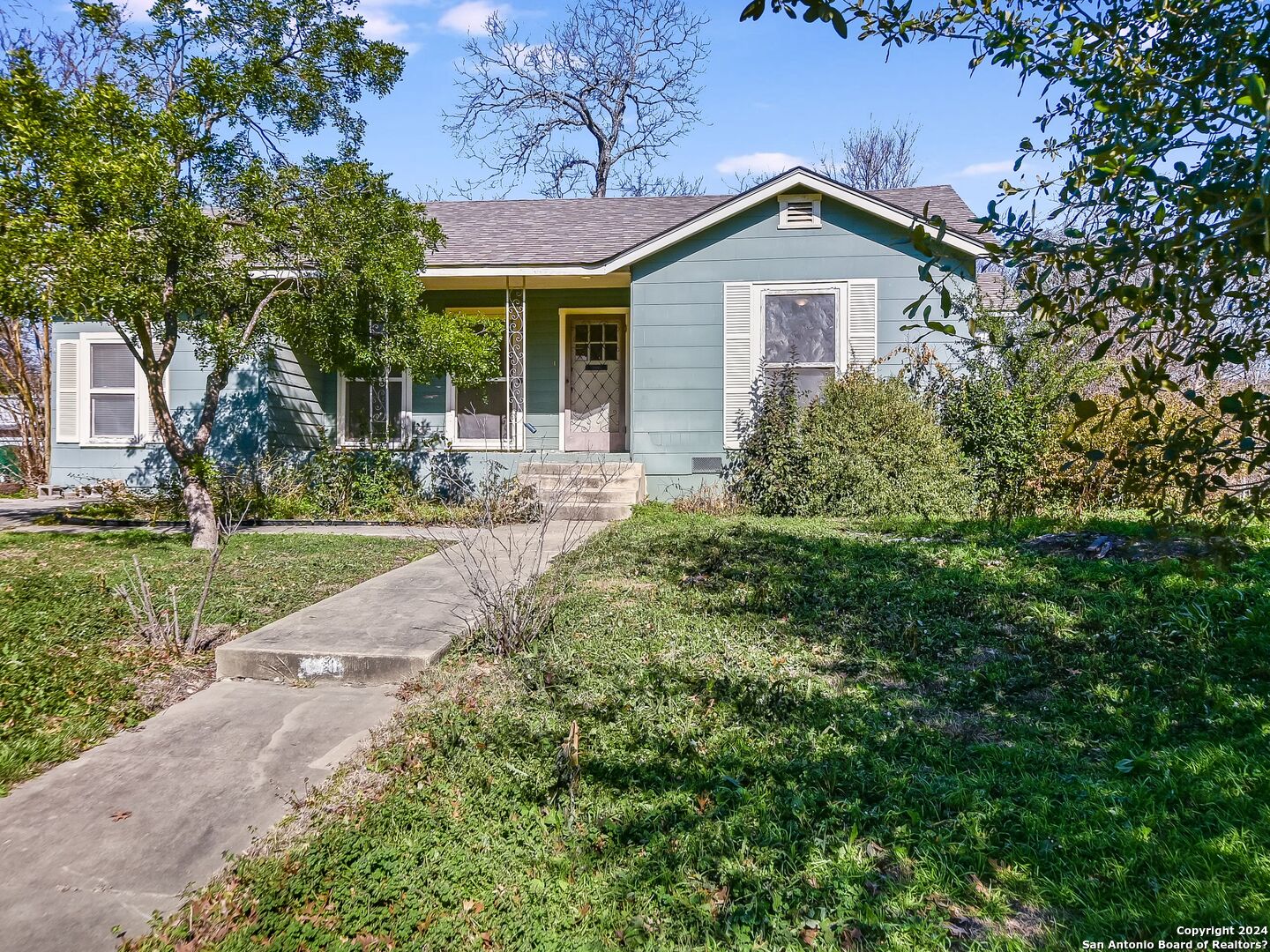 Photo of 149 Chevy Chase Dr in San Antonio, TX
