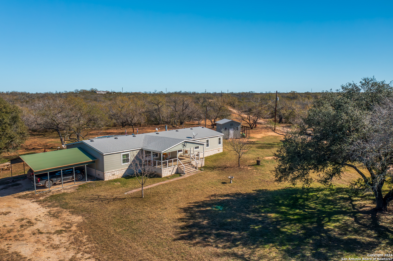 494 Private Road 7504, Moore, TX 