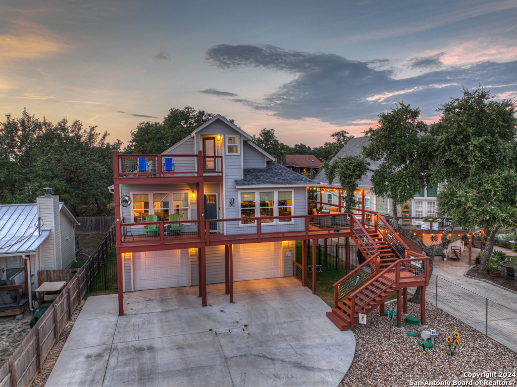 Photo of 425 Stagecoach Dr in Canyon Lake, TX