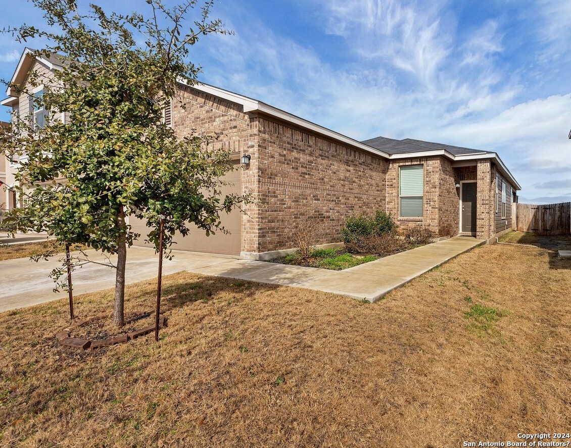 Photo of 579 Pebble Bnd in New Braunfels, TX