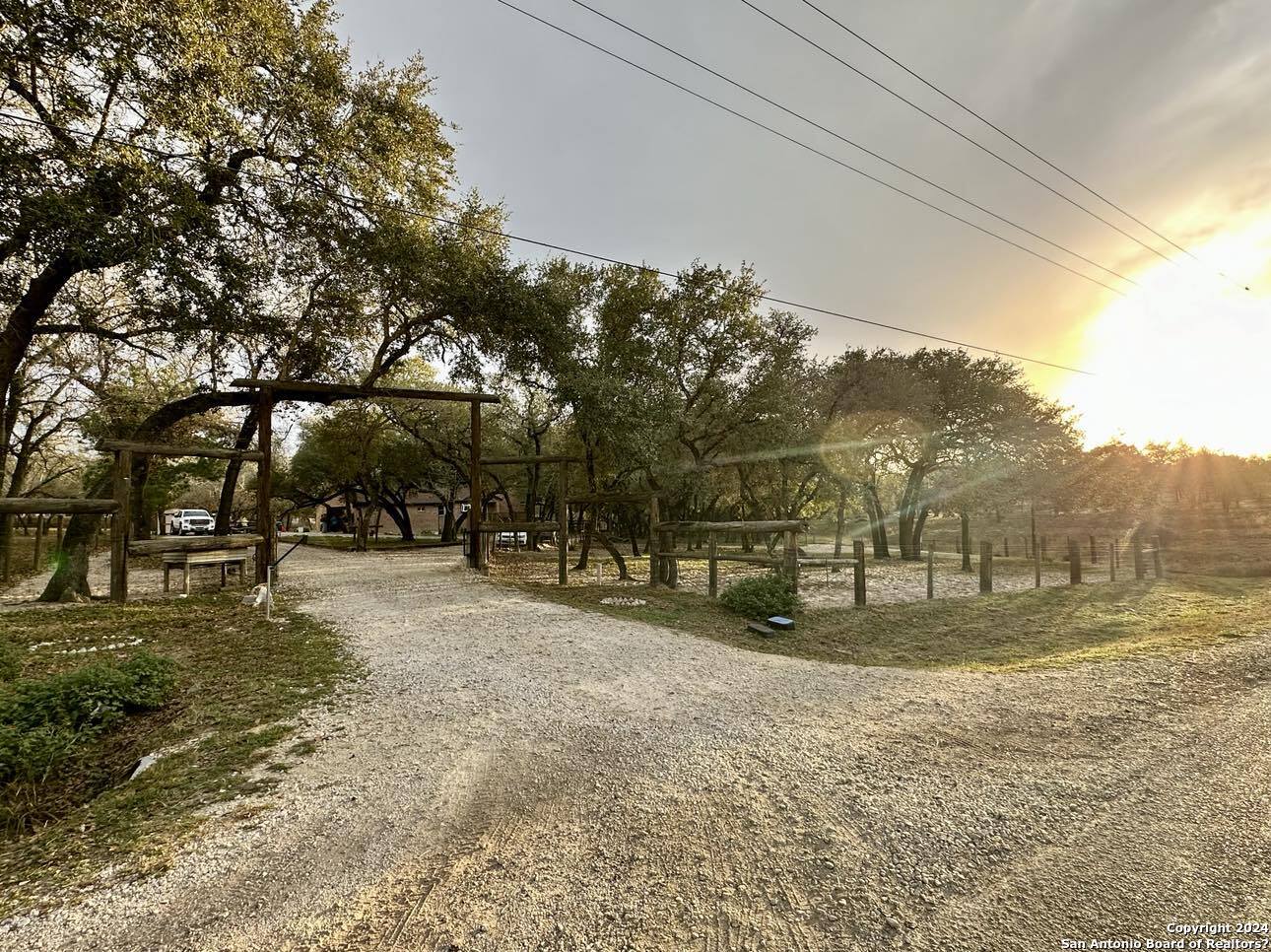 Photo of 112 Telegraph Dr in Floresville, TX