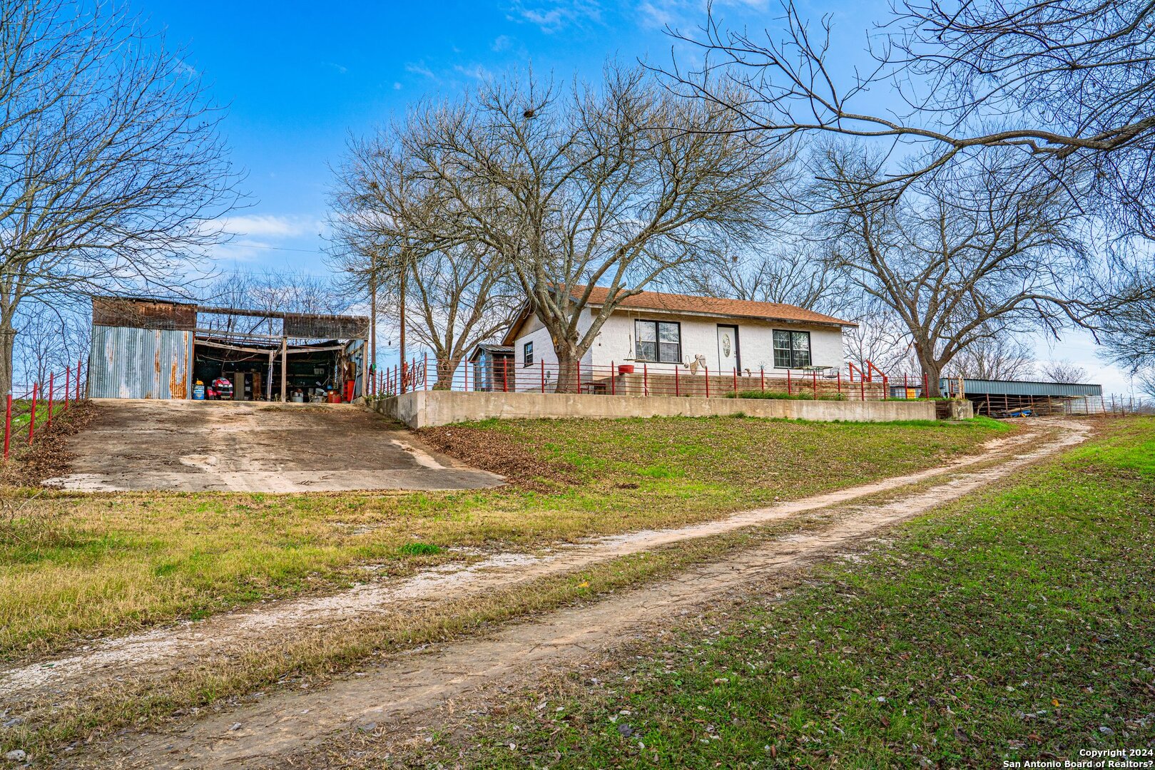 Photo of 395 Private Rd 4771 in Castroville, TX