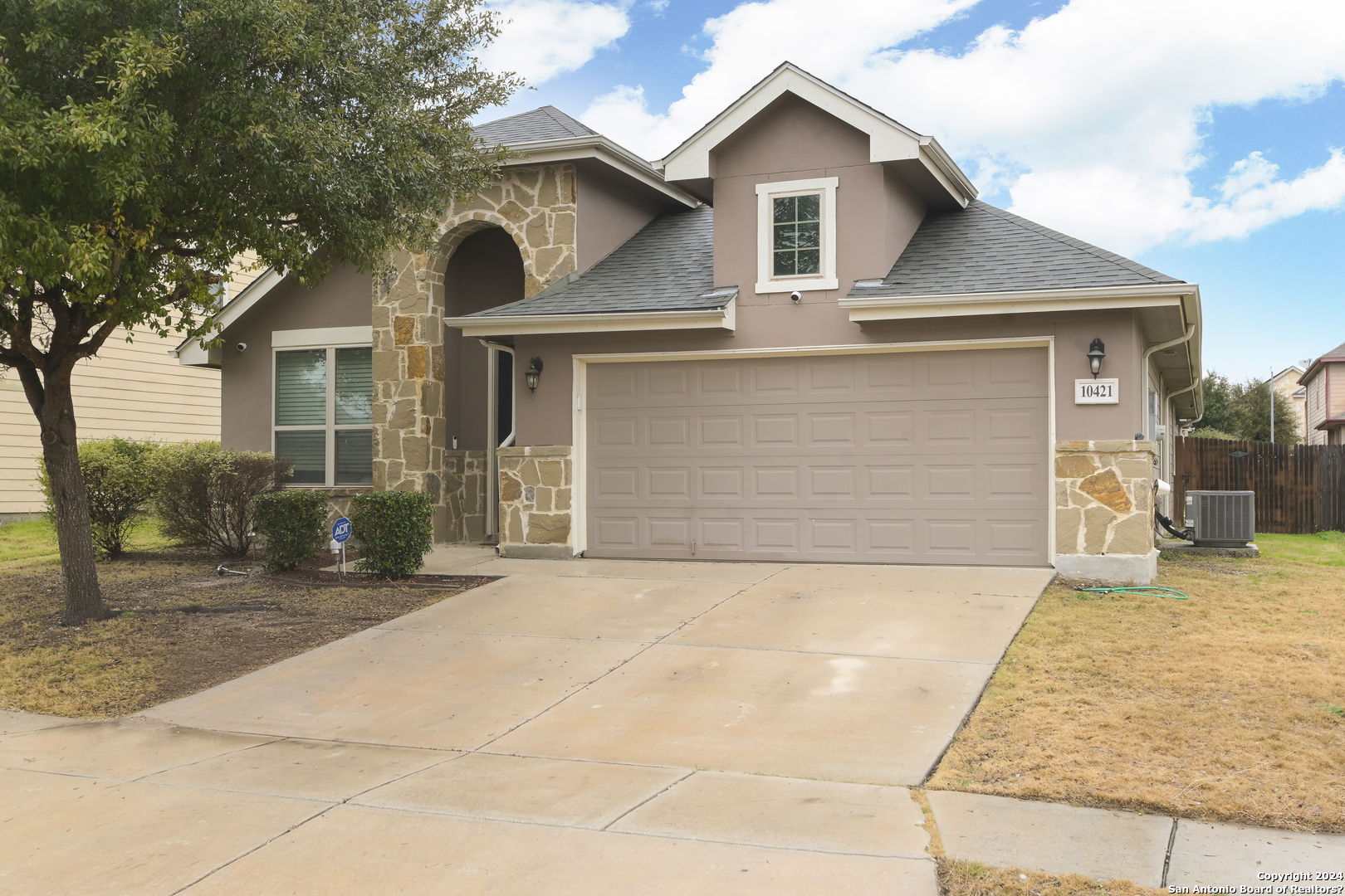 Photo of 10421 Macarthur Wy in Converse, TX