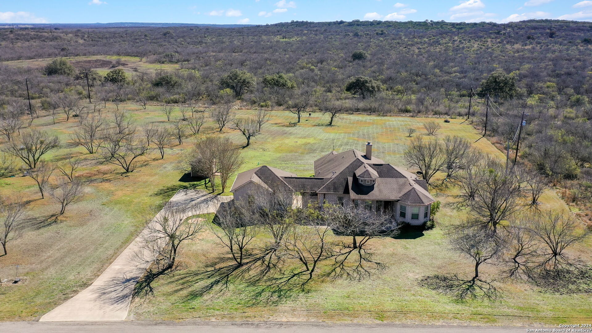 Photo of 582 County Rd 367 in Hondo, TX