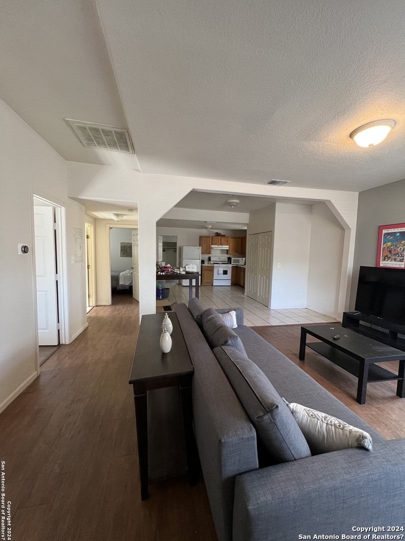 1023 N CHERRY ST, San Antonio, TX 78202