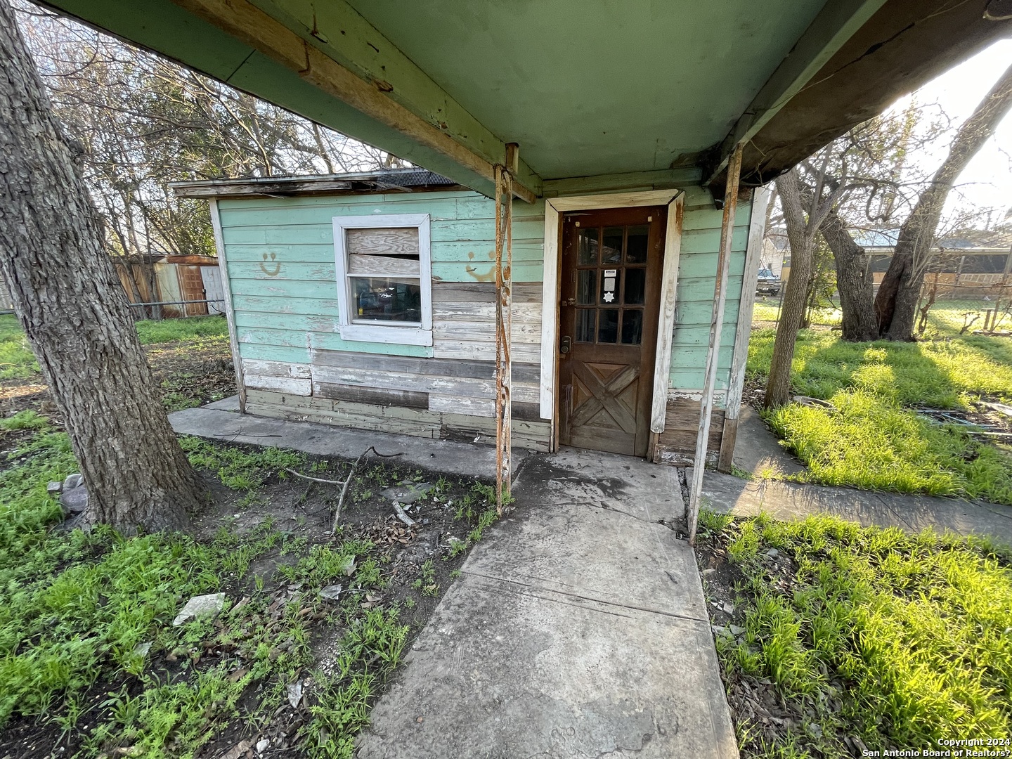 If you have additional questions regarding 150 Ricardo St  in San Antonio or would like to tour the property with us call 800-660-1022 and reference MLS# 1750239.