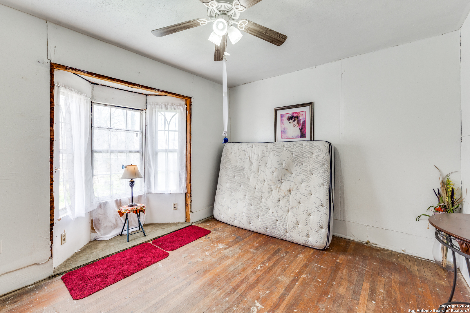 If you have additional questions regarding 3422 W Commerce St  in San Antonio or would like to tour the property with us call 800-660-1022 and reference MLS# 1750917.