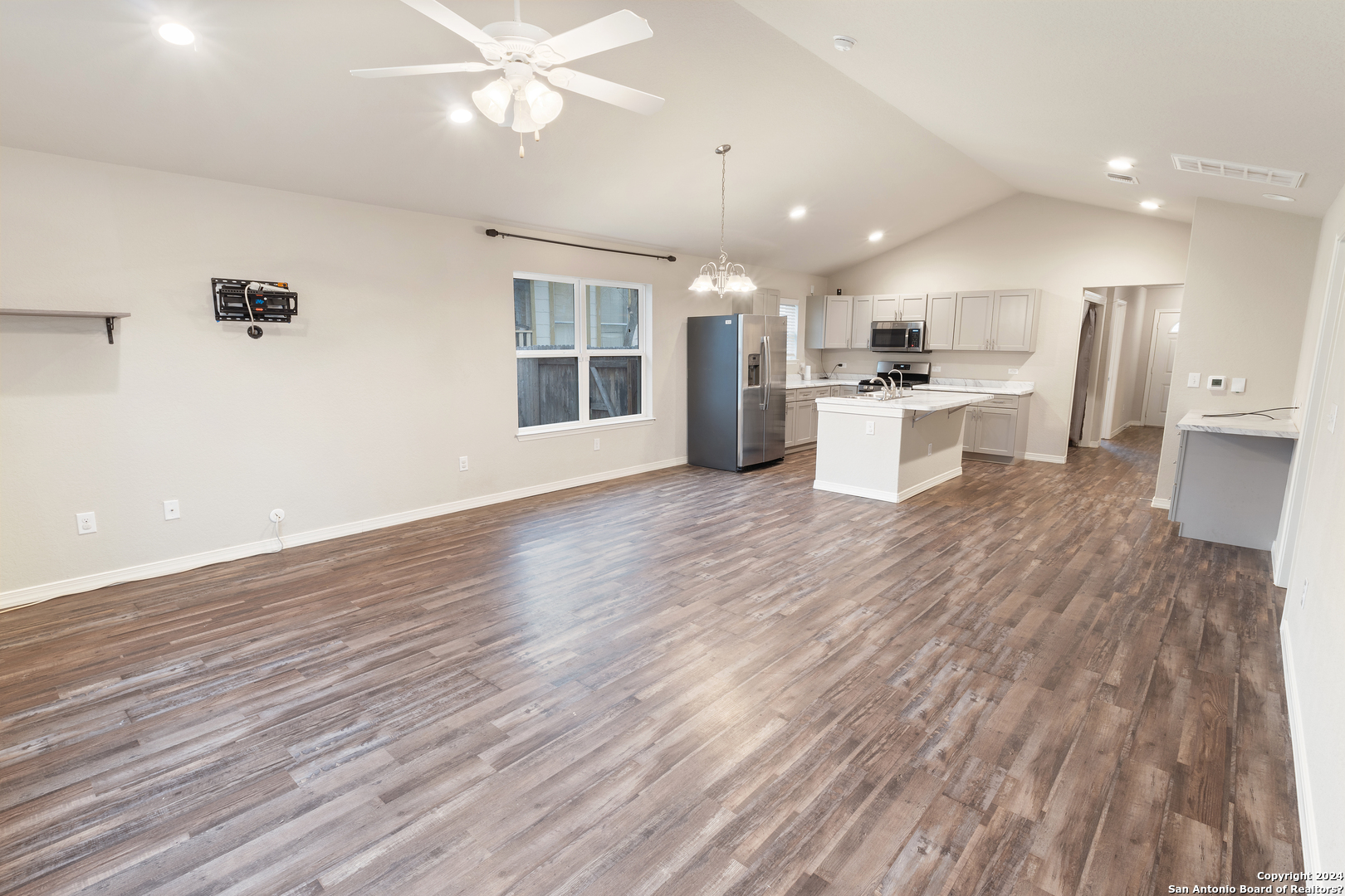 If you have additional questions regarding 142 LIVINGSTON  in San Antonio or would like to tour the property with us call 800-660-1022 and reference MLS# 1750994.
