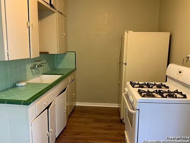 If you have additional questions regarding 203 E ROSEWOOD AVE  in San Antonio or would like to tour the property with us call 800-660-1022 and reference MLS# 1750982.