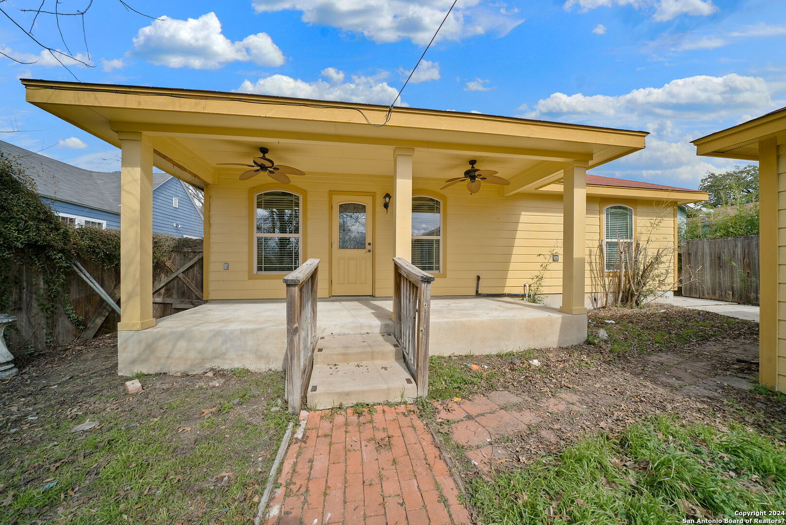 If you have additional questions regarding 1818 W SUMMIT AVE  in San Antonio or would like to tour the property with us call 800-660-1022 and reference MLS# 1750126.
