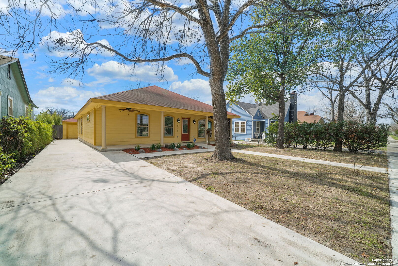 If you have additional questions regarding 1818 W SUMMIT AVE  in San Antonio or would like to tour the property with us call 800-660-1022 and reference MLS# 1750126.