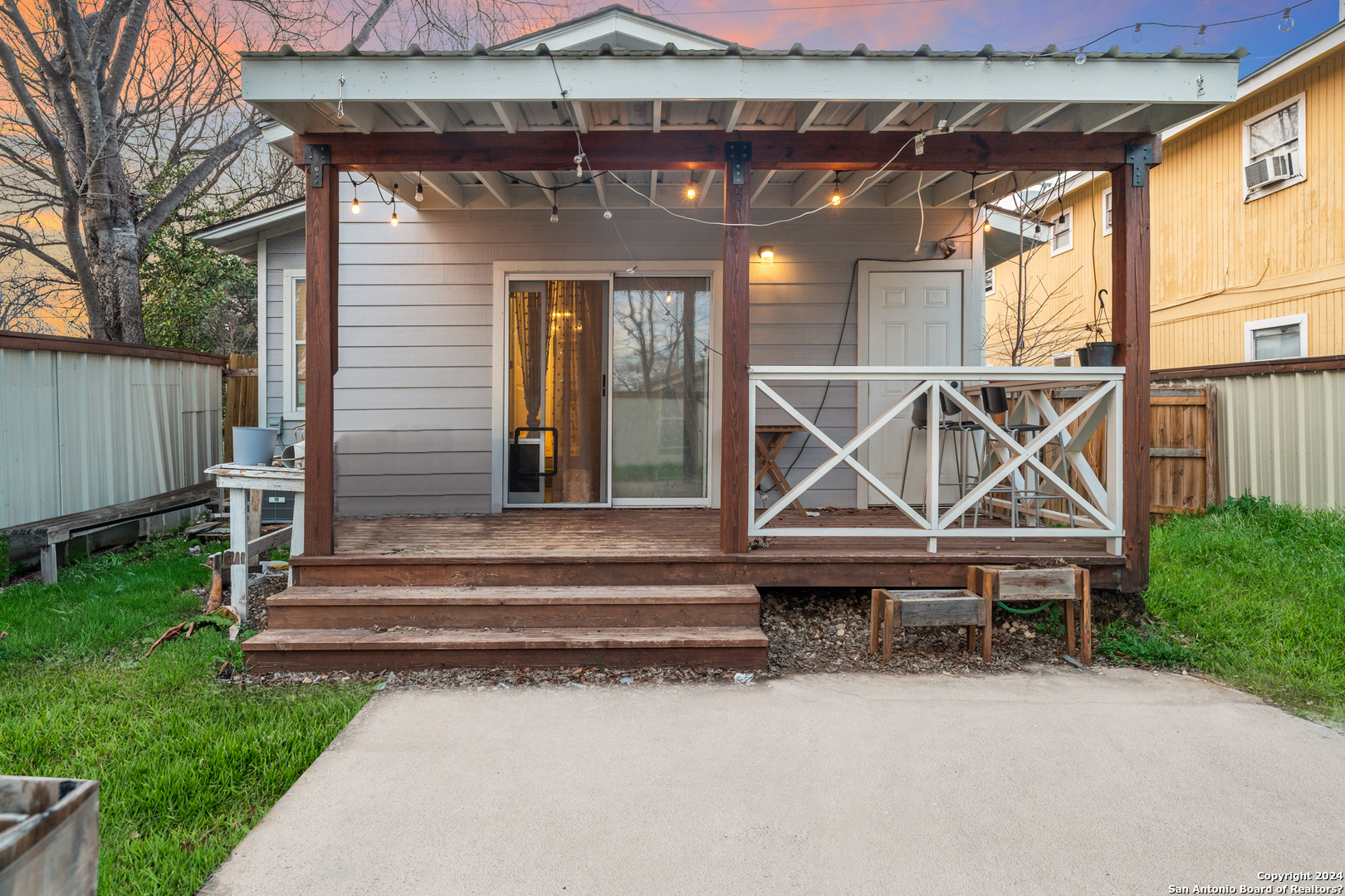 If you have additional questions regarding 2716 PEREZ ST  in San Antonio or would like to tour the property with us call 800-660-1022 and reference MLS# 1750926.