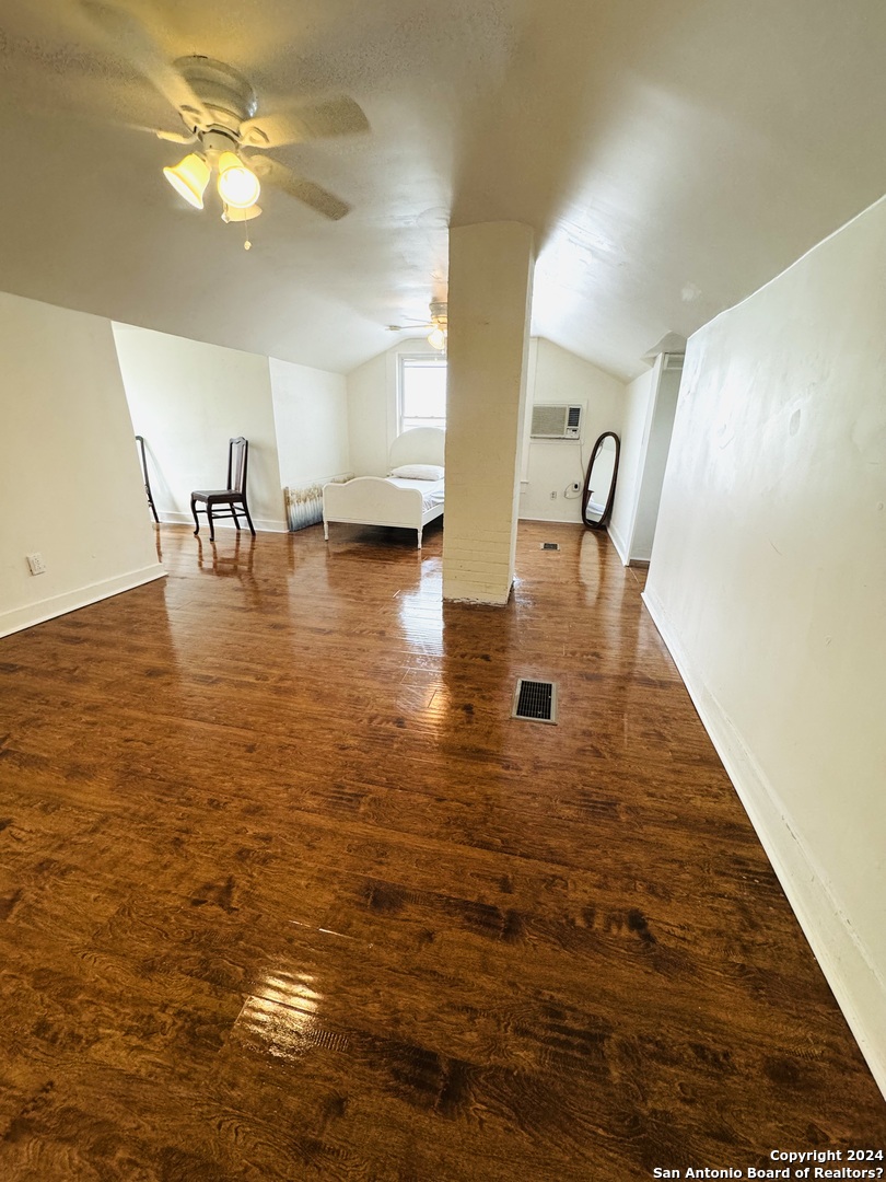If you have additional questions regarding 1107 W SUMMIT AVE  in San Antonio or would like to tour the property with us call 800-660-1022 and reference MLS# 1750765.