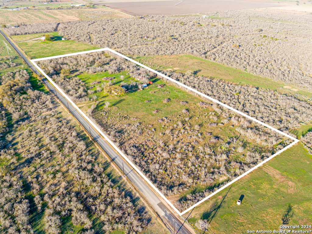 Photo of 2759 County Rd 467 in Devine, TX