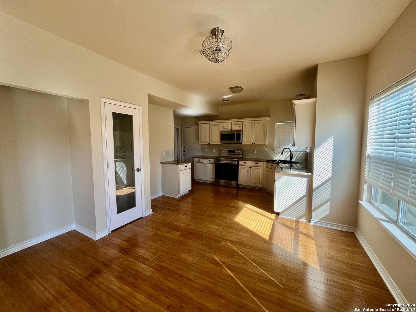 7100 MISTY RIDGE DR   Converse TX 78109-2701