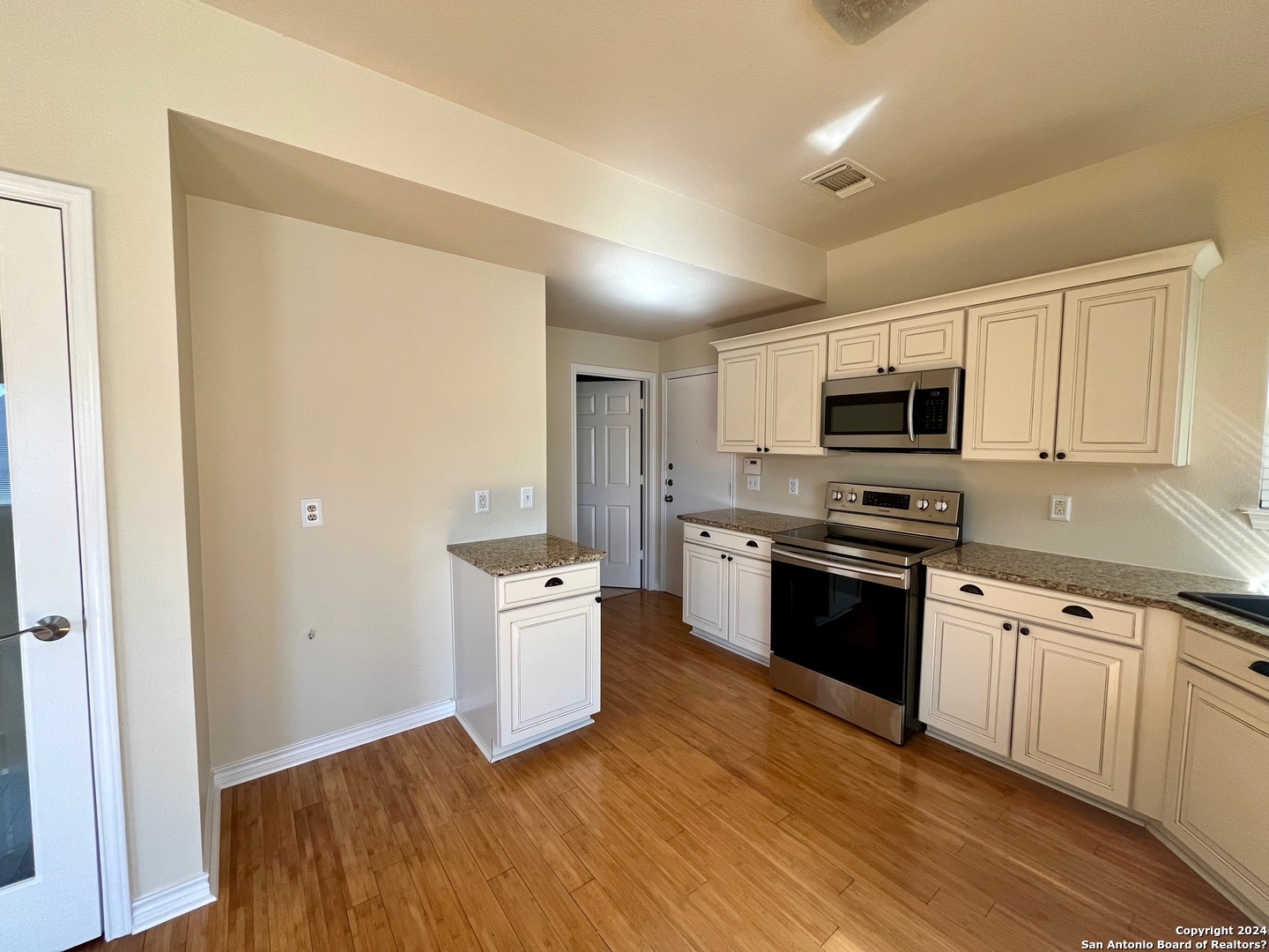7100 MISTY RIDGE DR   Converse TX 78109-2701