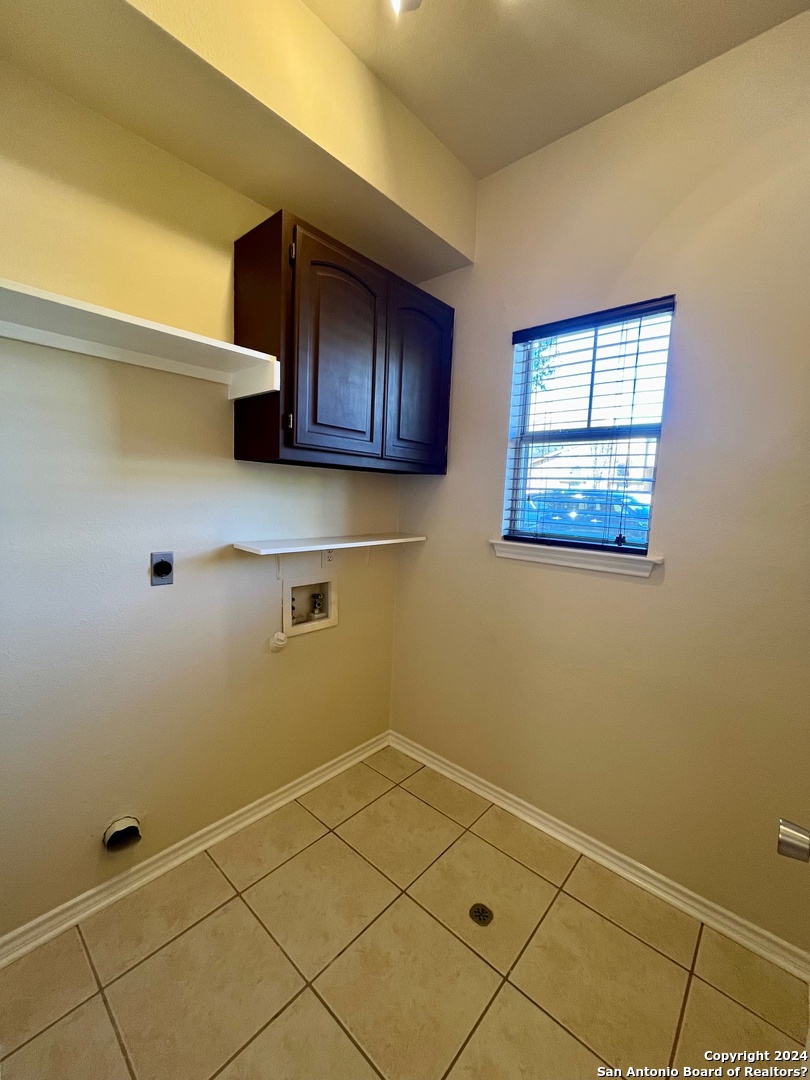 7100 MISTY RIDGE DR   Converse TX 78109-2701