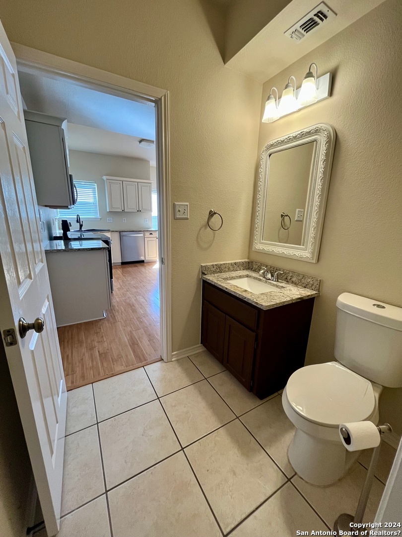 7100 MISTY RIDGE DR   Converse TX 78109-2701