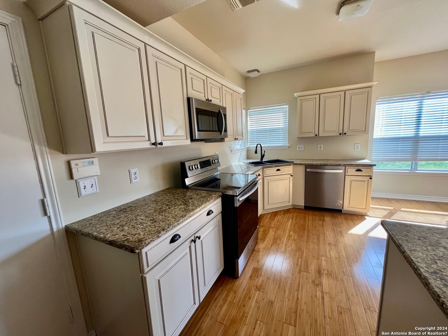 7100 MISTY RIDGE DR   Converse TX 78109-2701