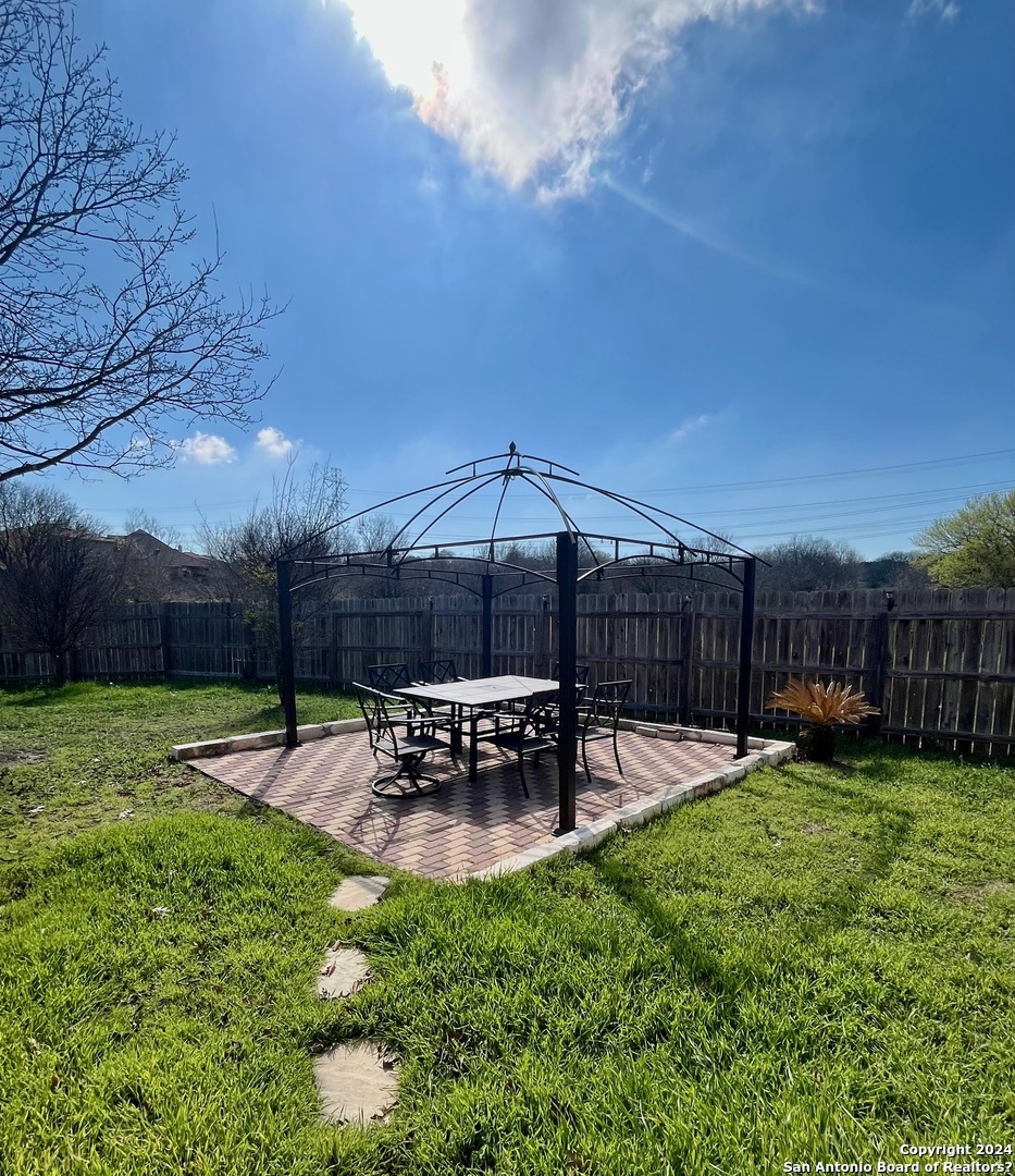 7100 MISTY RIDGE DR   Converse TX 78109-2701