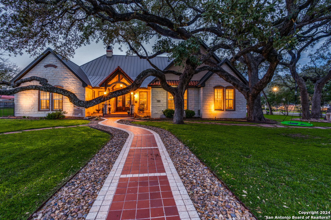 Photo of 185 Lakeview Blvd in New Braunfels, TX