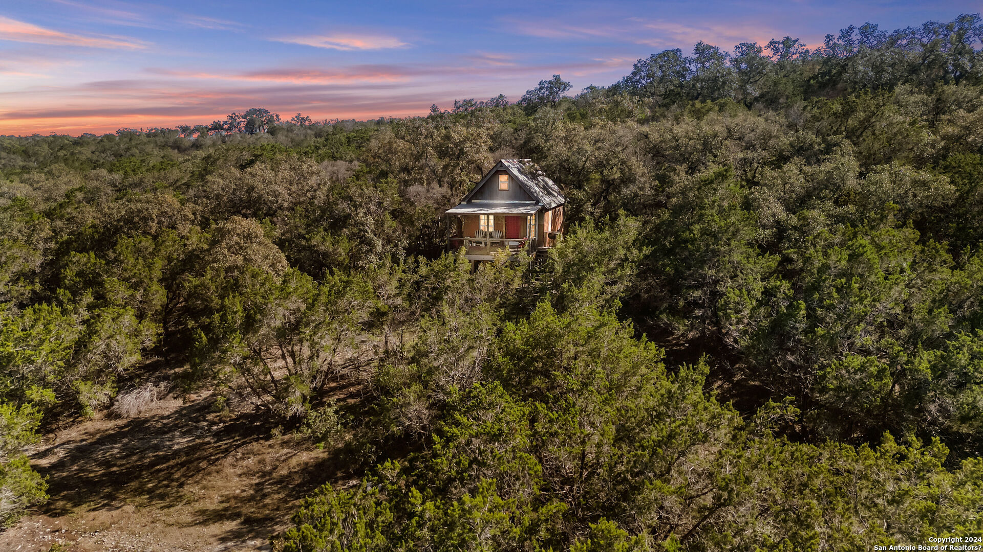 Photo of 449 County Rd 243 in Hondo, TX