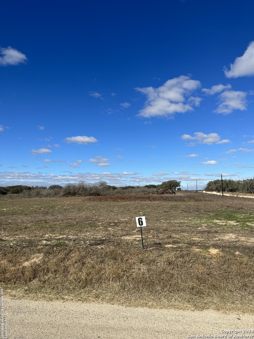 Photo of 681 Eichman Rd in Poteet, TX