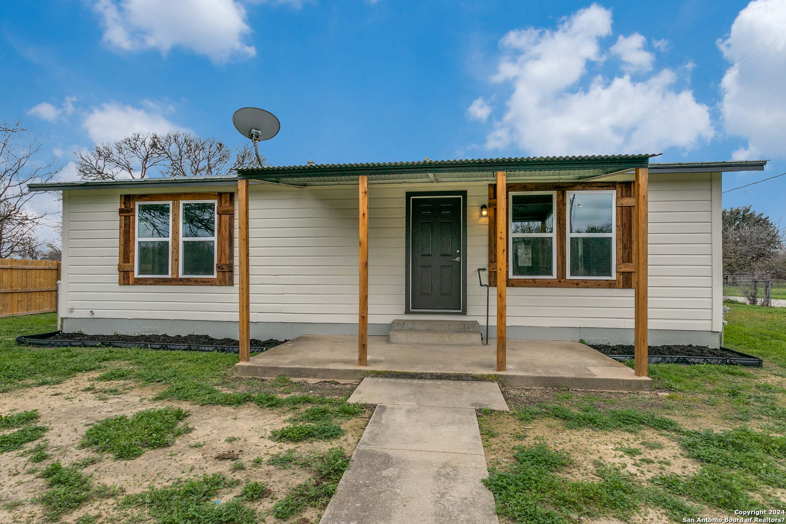 Photo of 1814 Amelia St in Castroville, TX