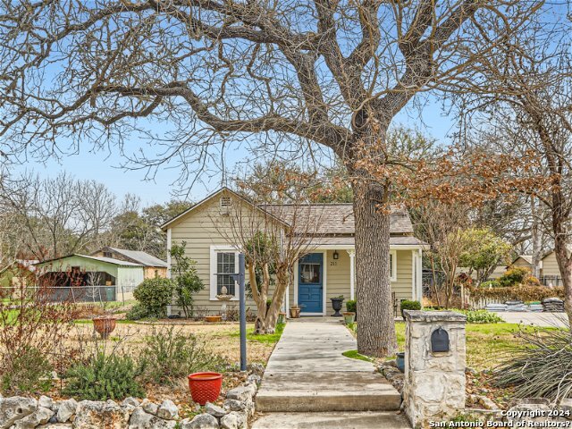 Photo of 211 2nd St in Boerne, TX