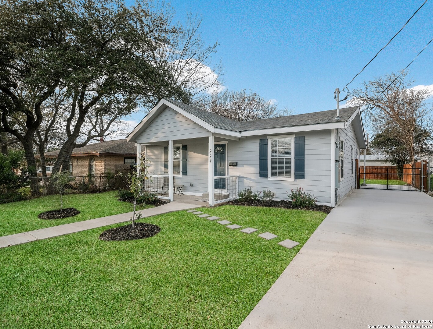 Photo of 227 Odell St in San Antonio, TX