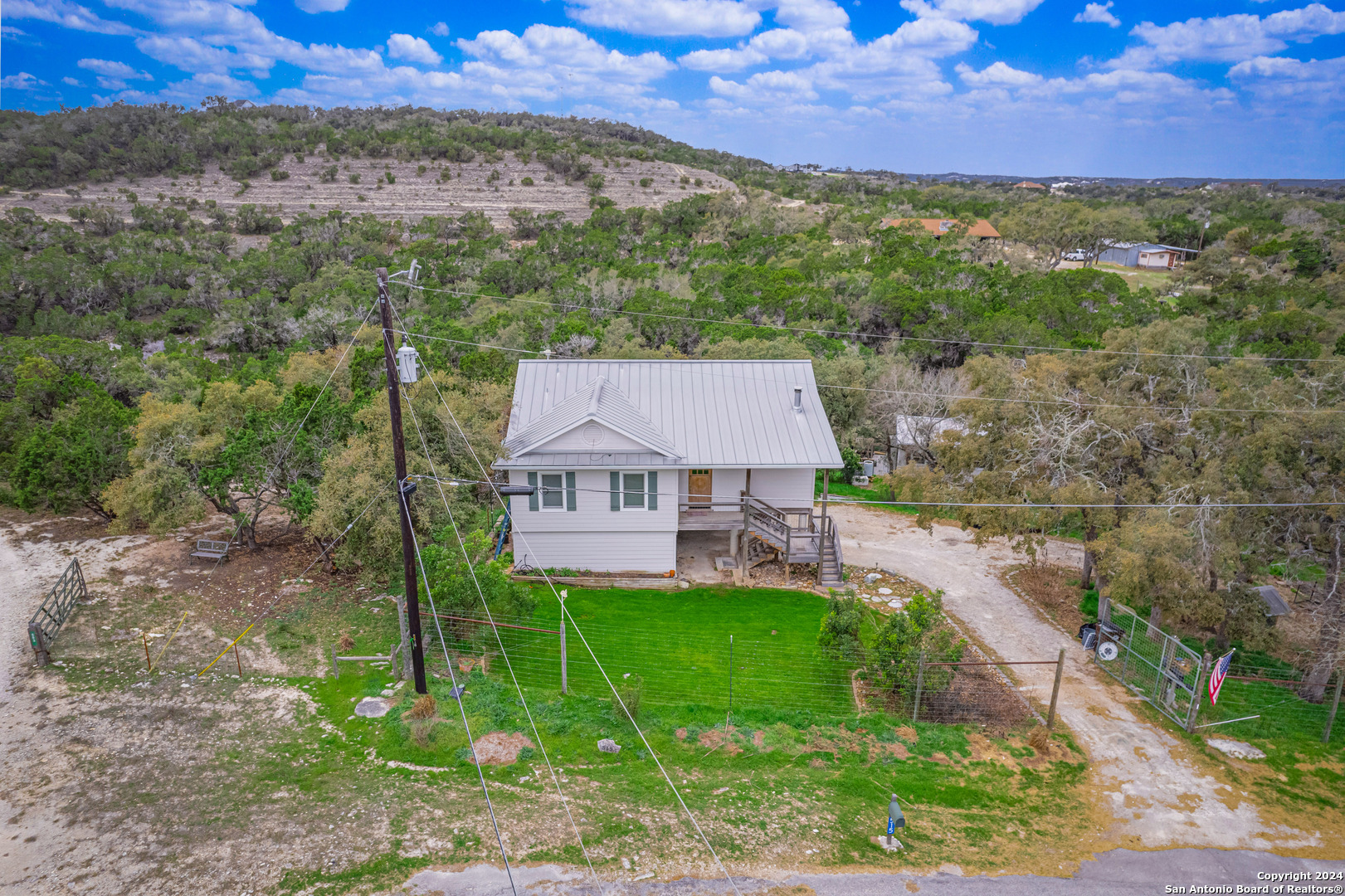Photo of 515 Valley Rdg in Canyon Lake, TX