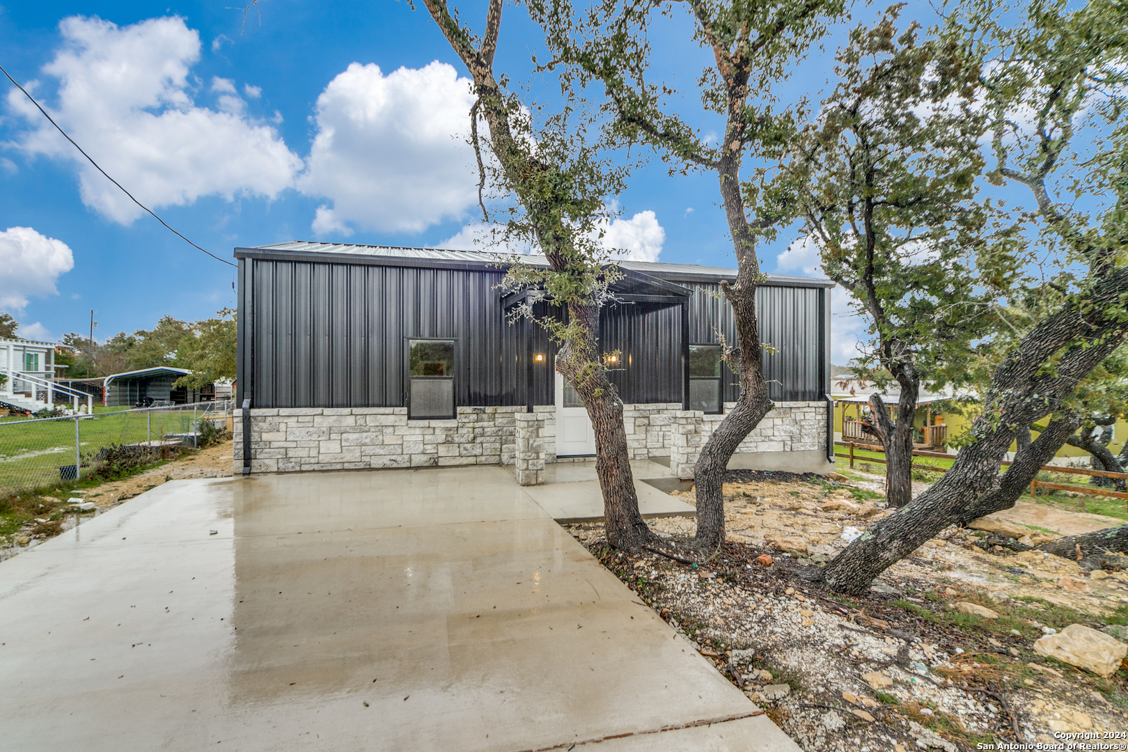 Photo of 1345 Willow Dr in Canyon Lake, TX