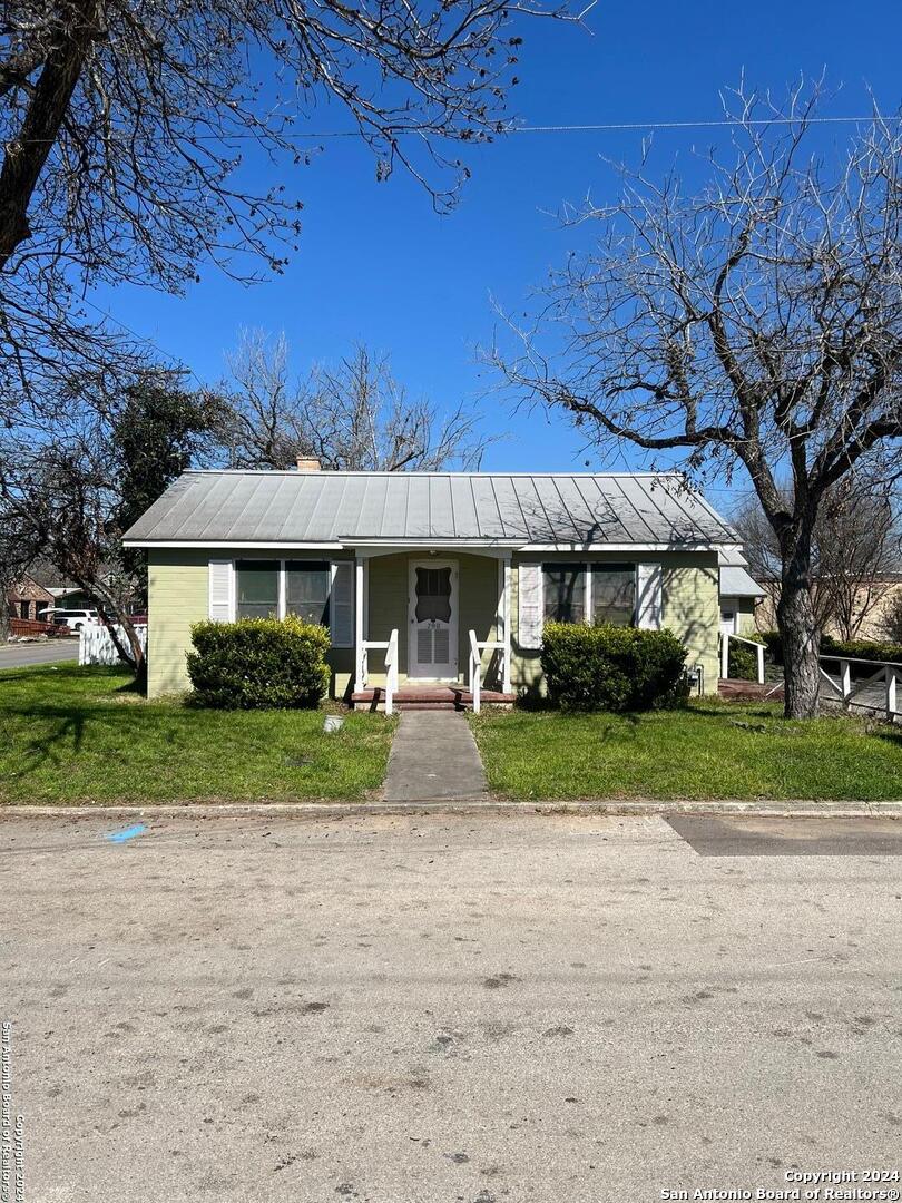 Photo of 790 Central Ave in New Braunfels, TX