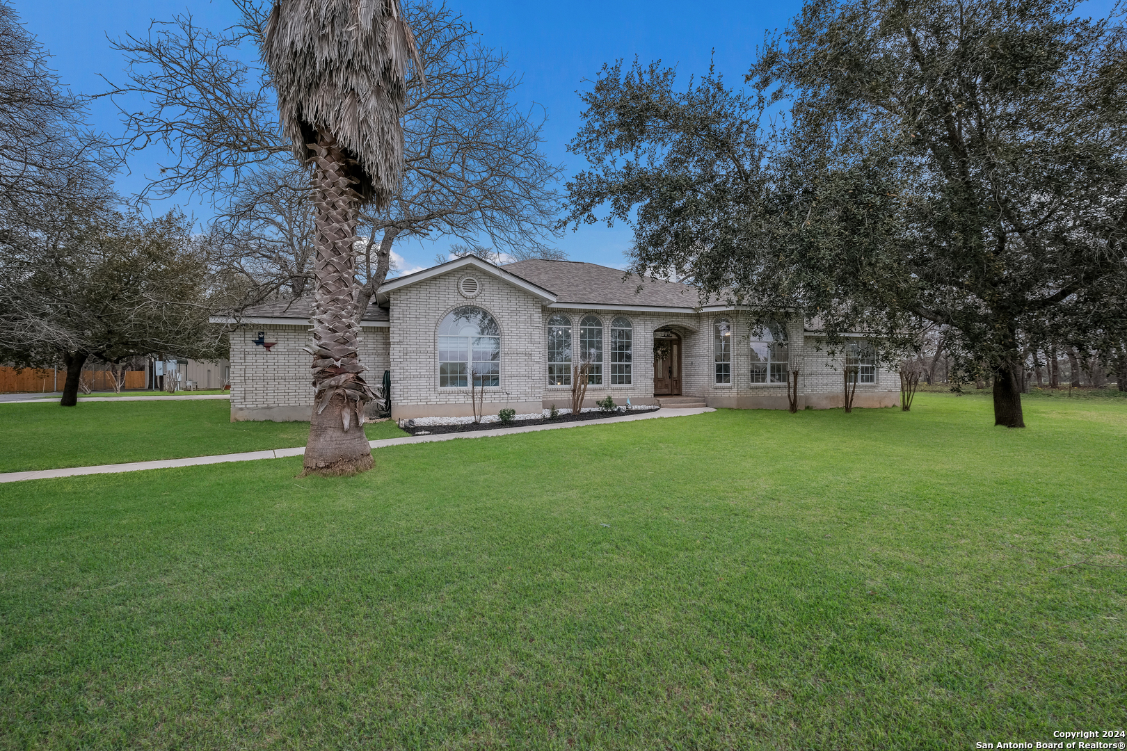 Photo of 306 Kerry Ln in Floresville, TX