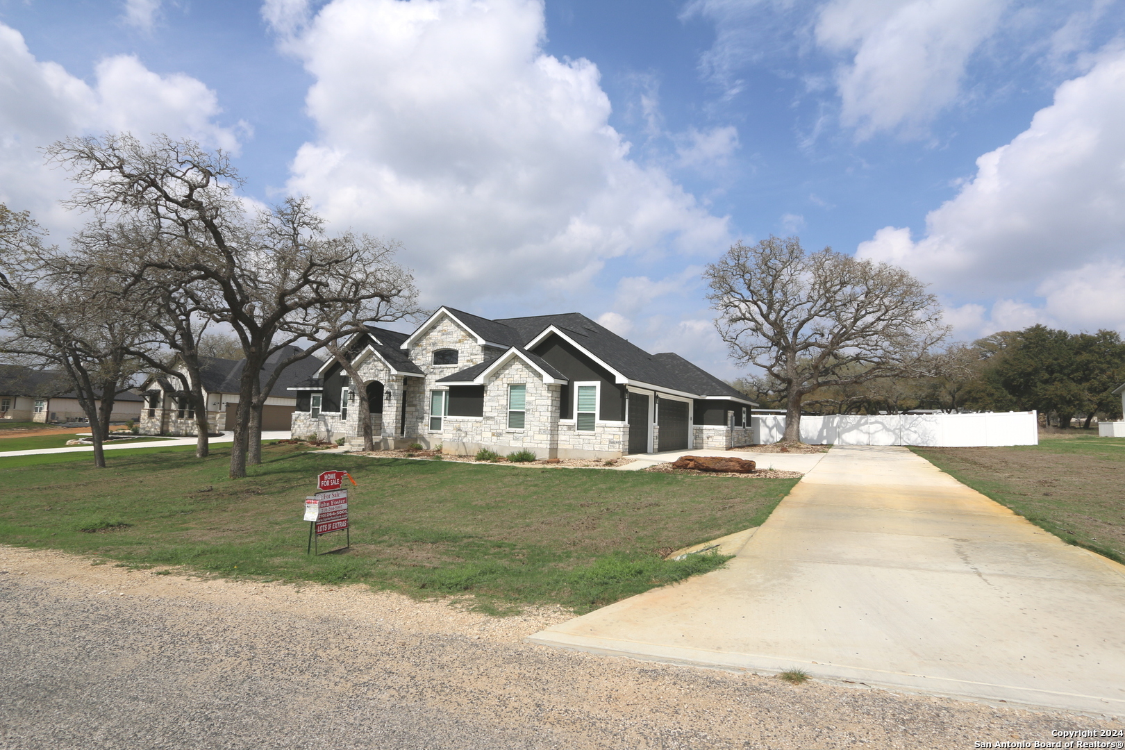 Photo of 108 Timber Hts in La Vernia, TX