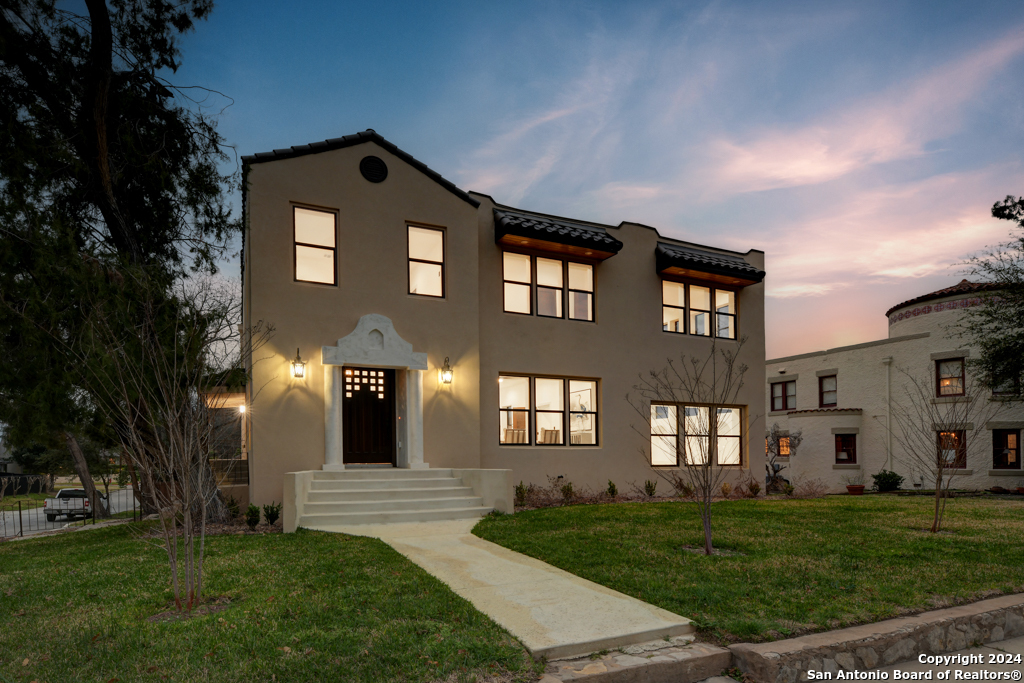 Photo of 201 Cloverleaf Ave in Alamo Heights, TX