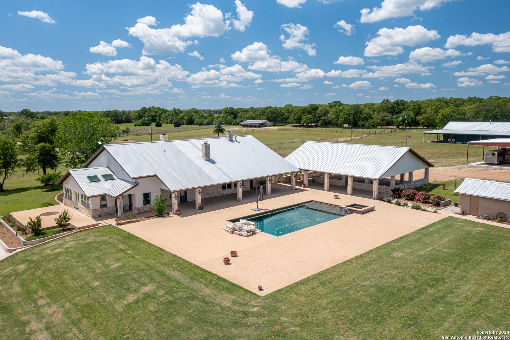 9560 old colony line, Dale, TX 
