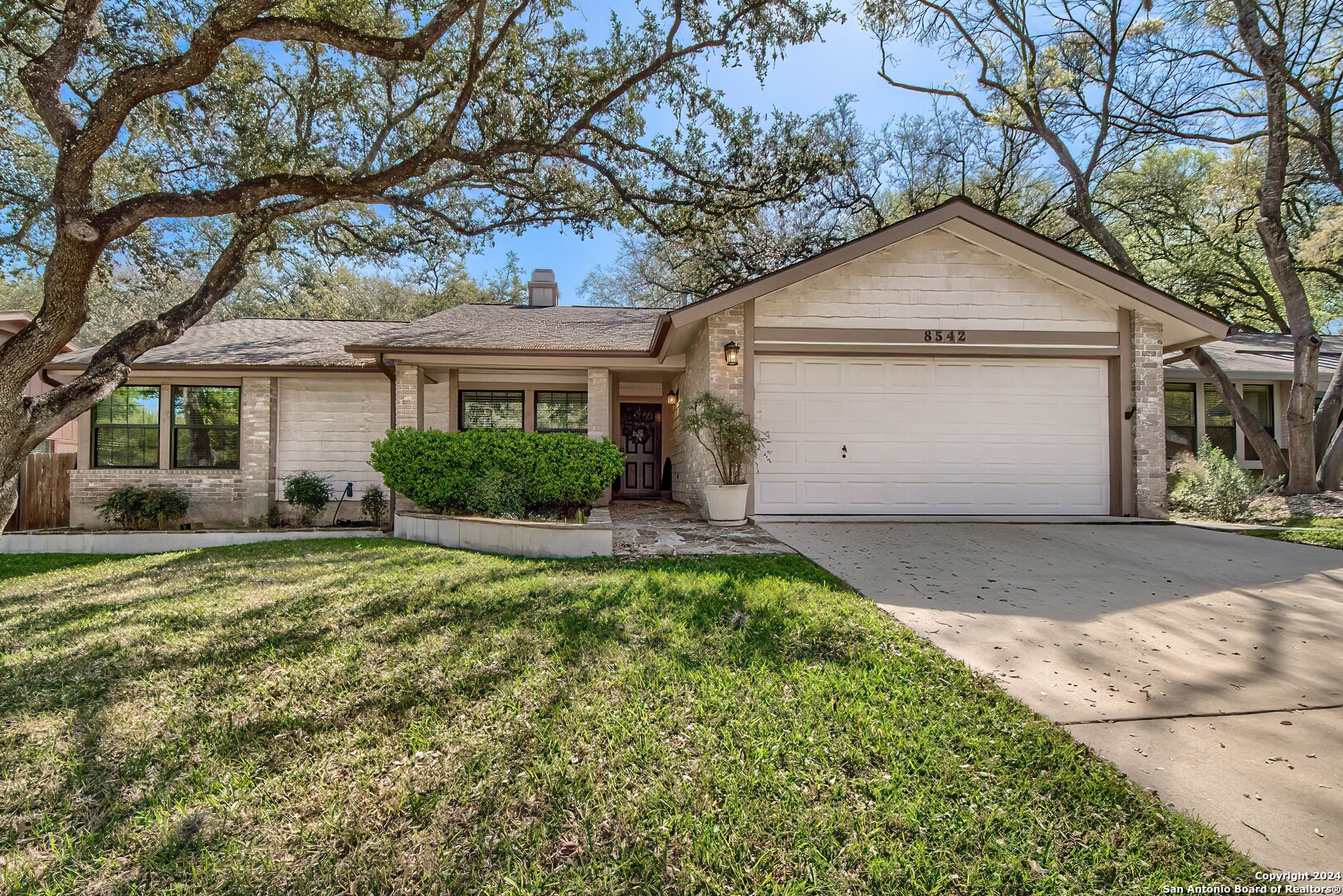 Photo of 8542 Odyssey Dr in Universal City, TX